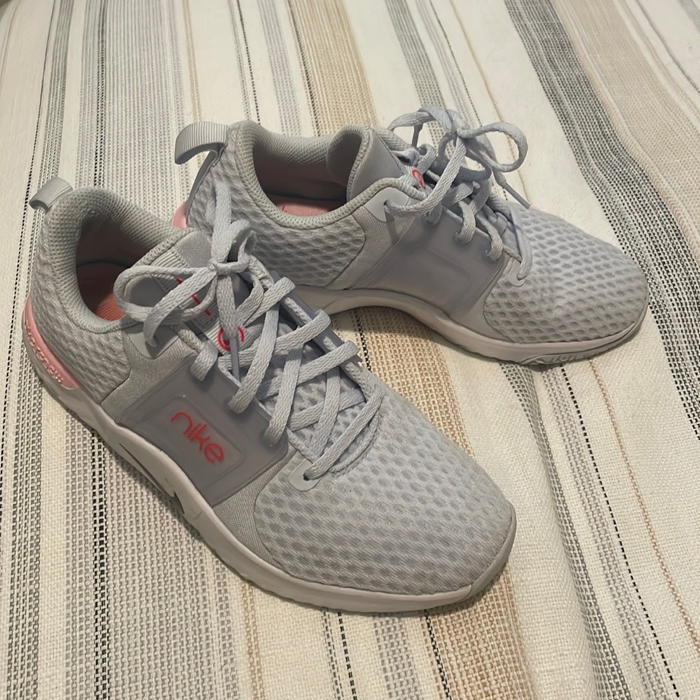Nike tennis shoes